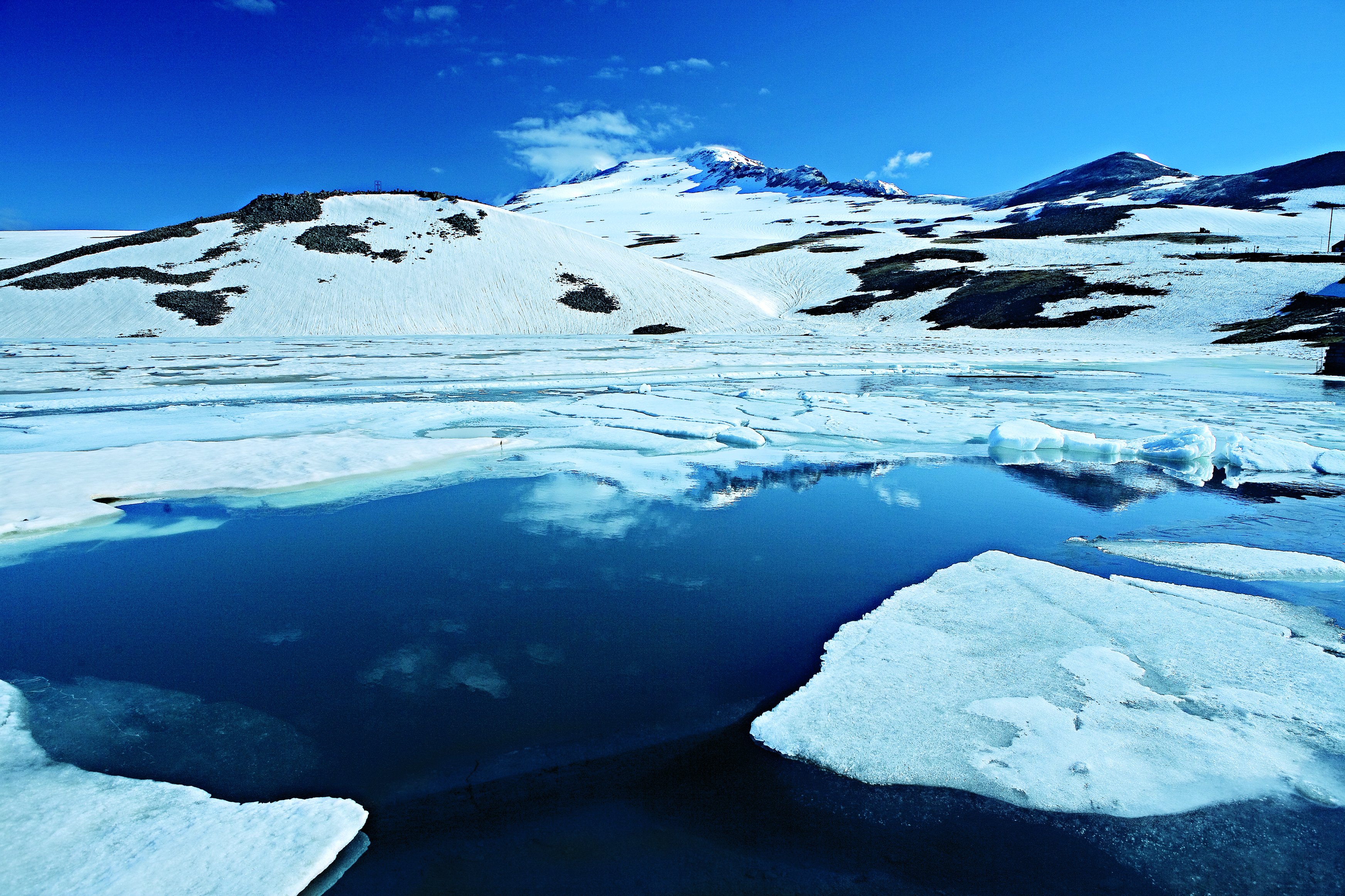 Amberd, Kari Lake, Saghmosavank & Alphabet Alley gallery image 2